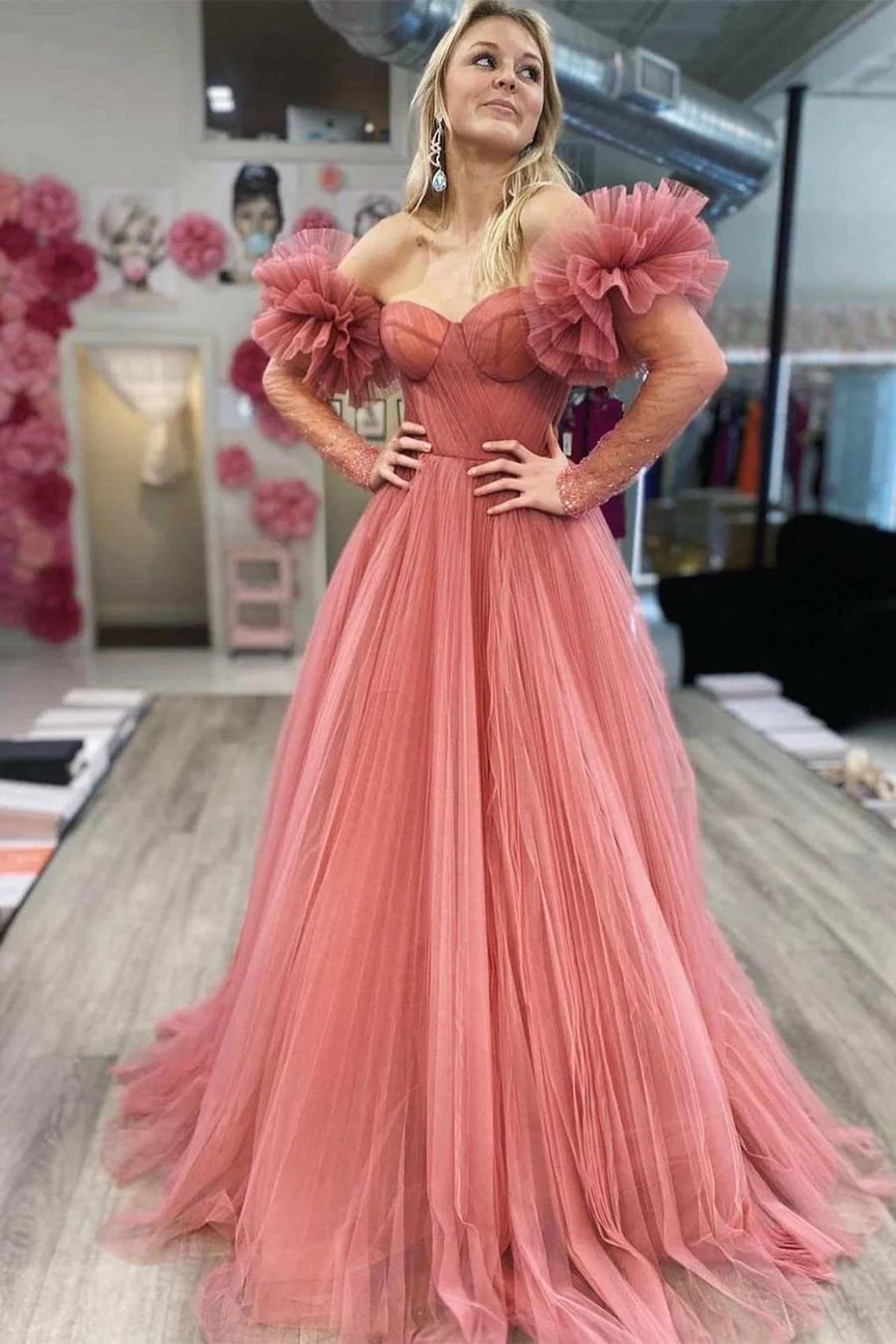 Vestido de fiesta largo de tul estilo princesa con escote corazón y mangas desmontables